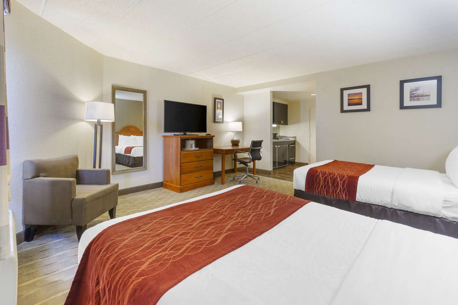 Efficiency, 2 Double Beds