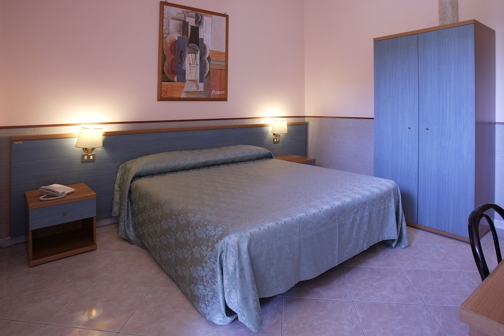 Hotel Lazzari 6/22