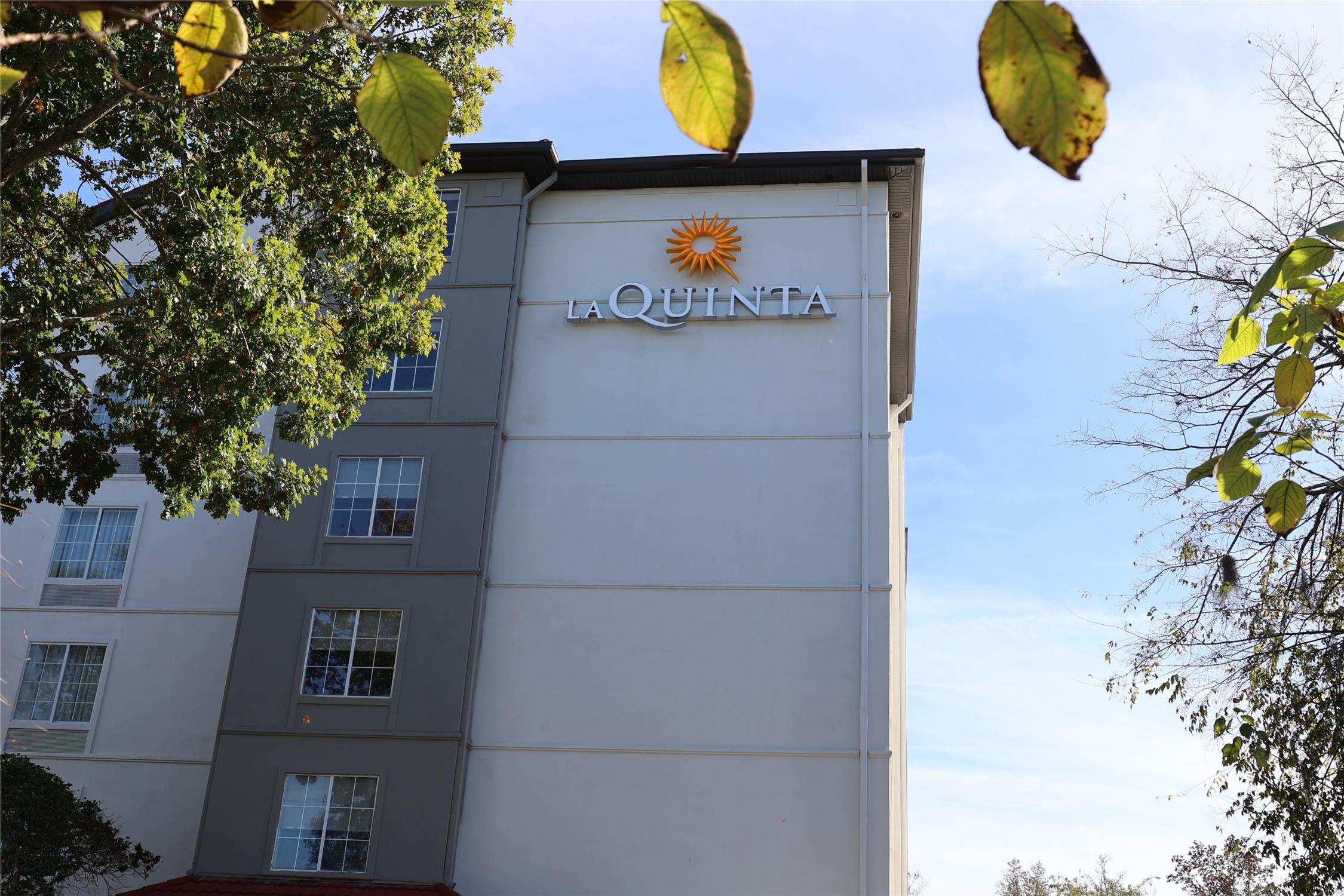 La Quinta Inn Suites Ocala 8/72