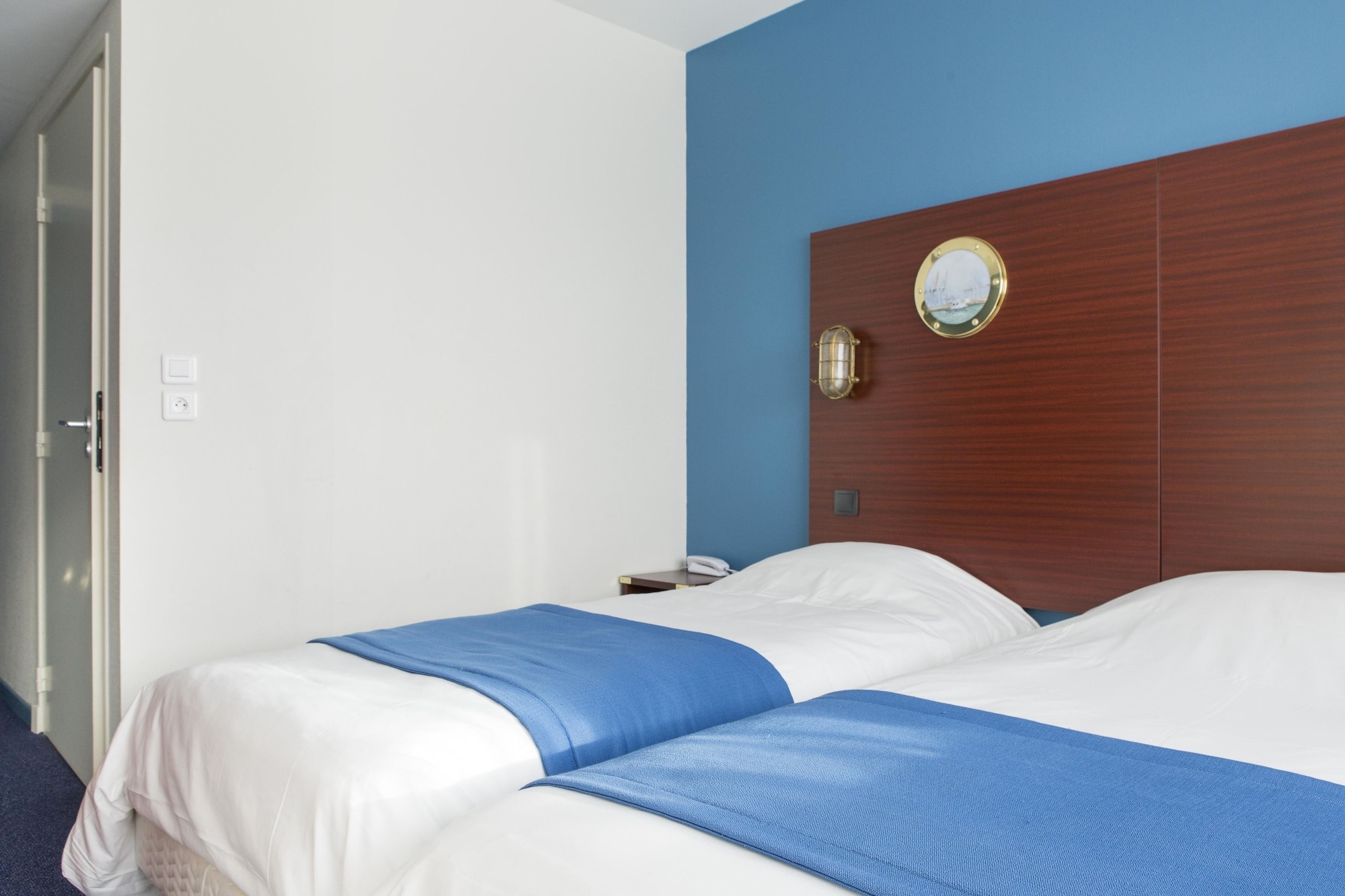 City, Twin Beds