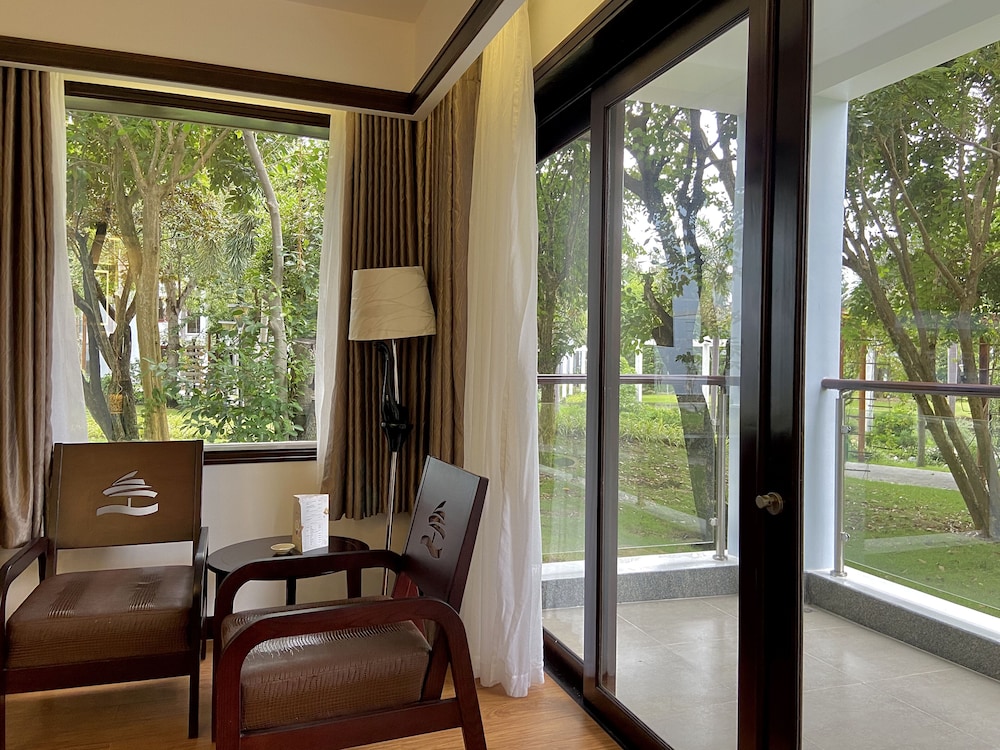 Carmelina Beach Resort 54/78