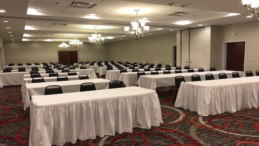 Holiday Inn Hotels And Suites Lafayette North 46/55
