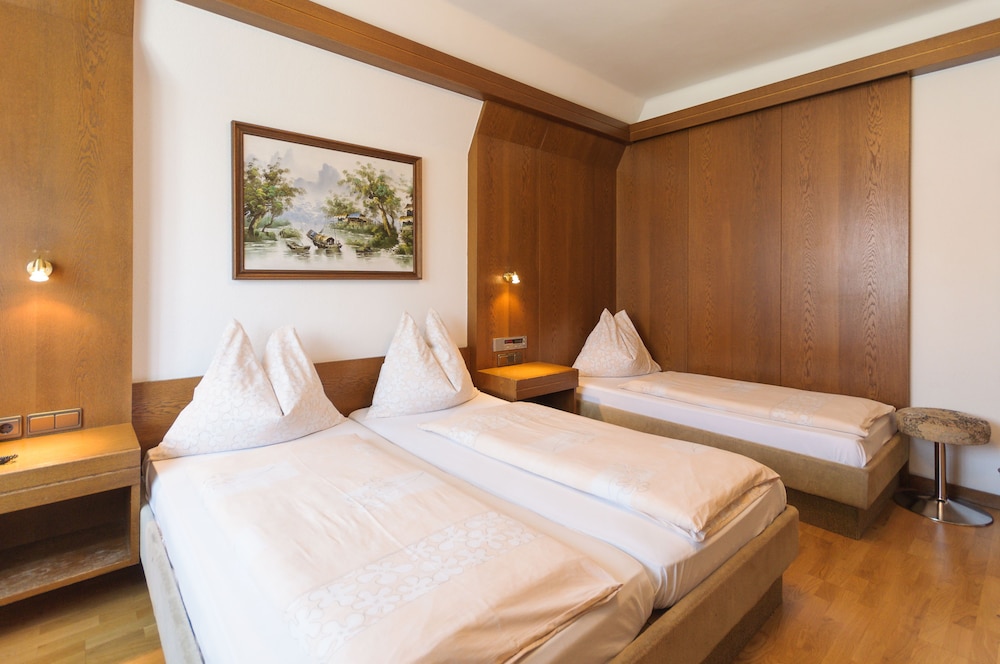 ROOM, TRIPLE