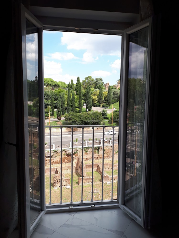 Colosseo Rooms 15/24