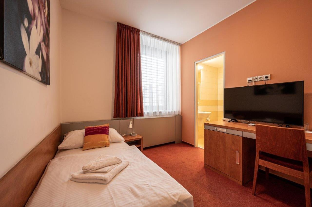 Hotel Ruby Blue 17/65