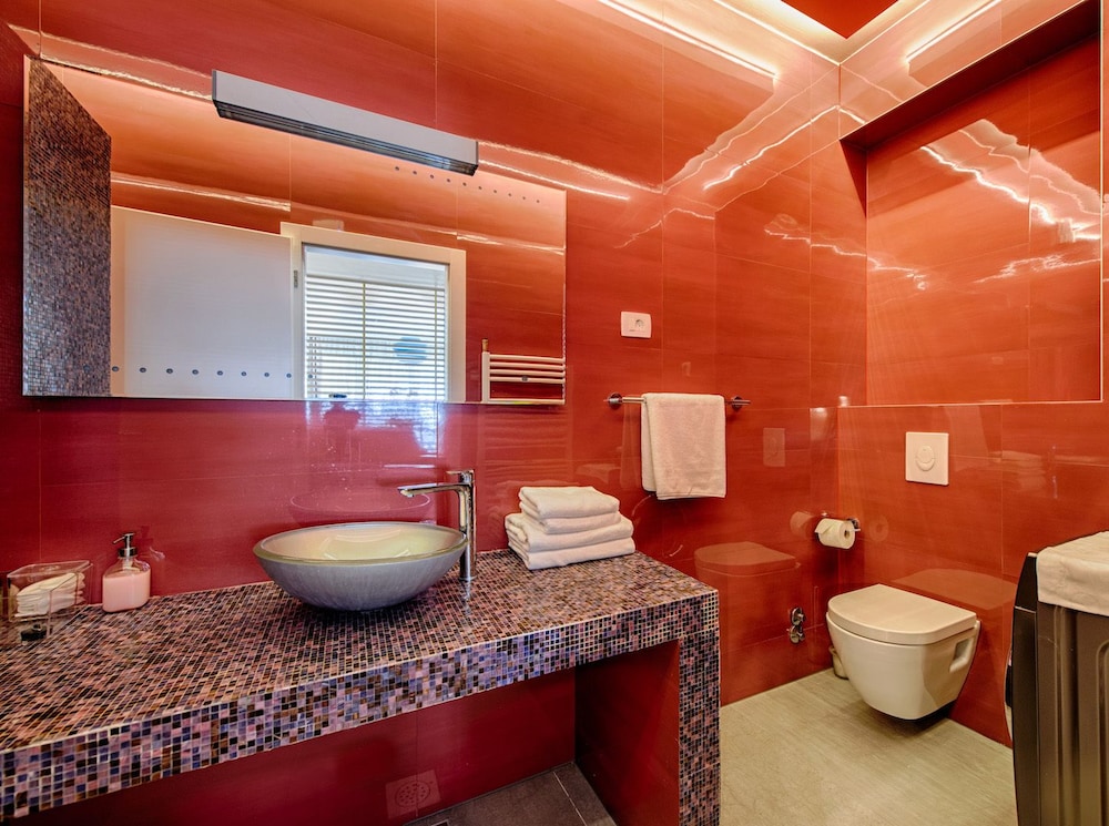 Boban Luxury Suites 75/80