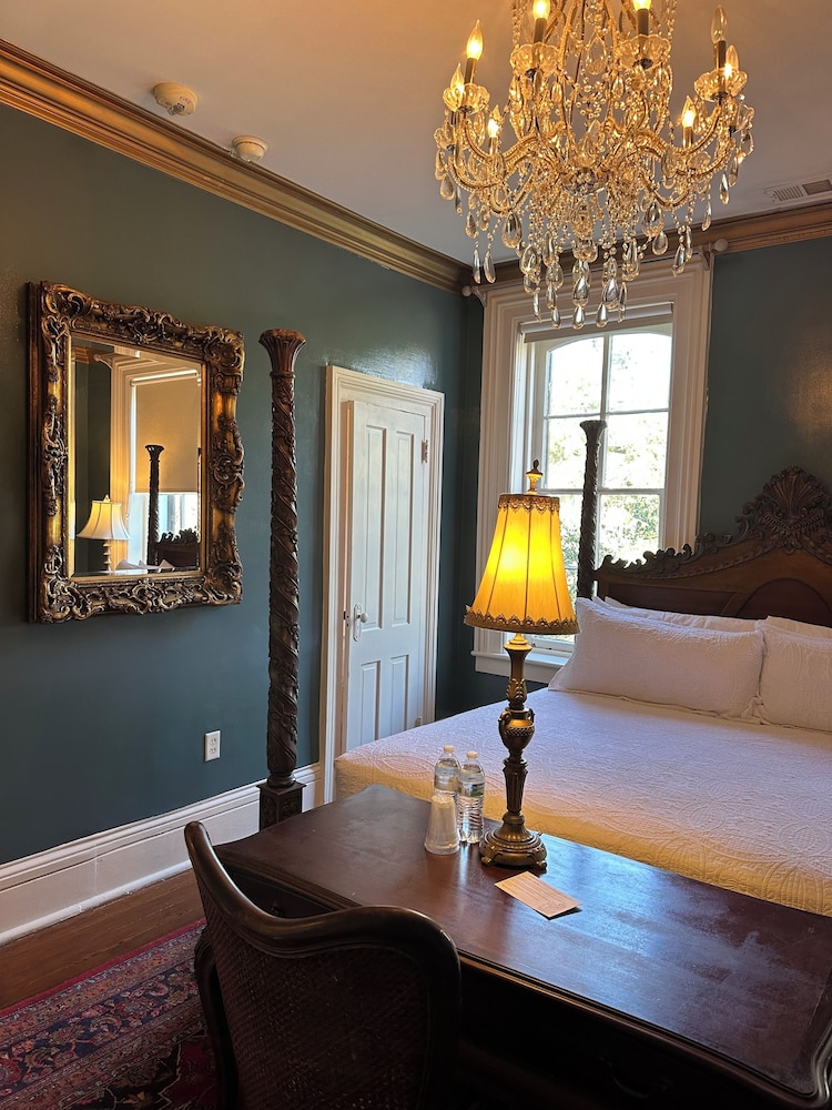 Justine Inn Savannah 35/62
