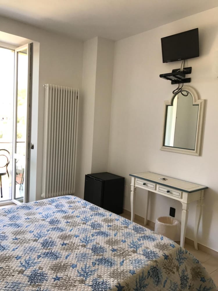 Sandra Villa Rooms 14/43