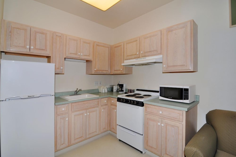 Marinwood Inn & Suites 39/43