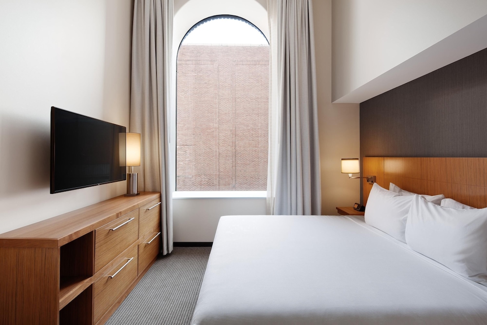 1 BEDROOM, SUITE, KING BED, SOFA, ACCESSIBLE