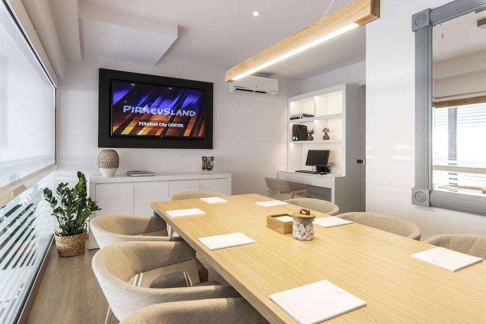 Gallery Suites and Residences 39/43