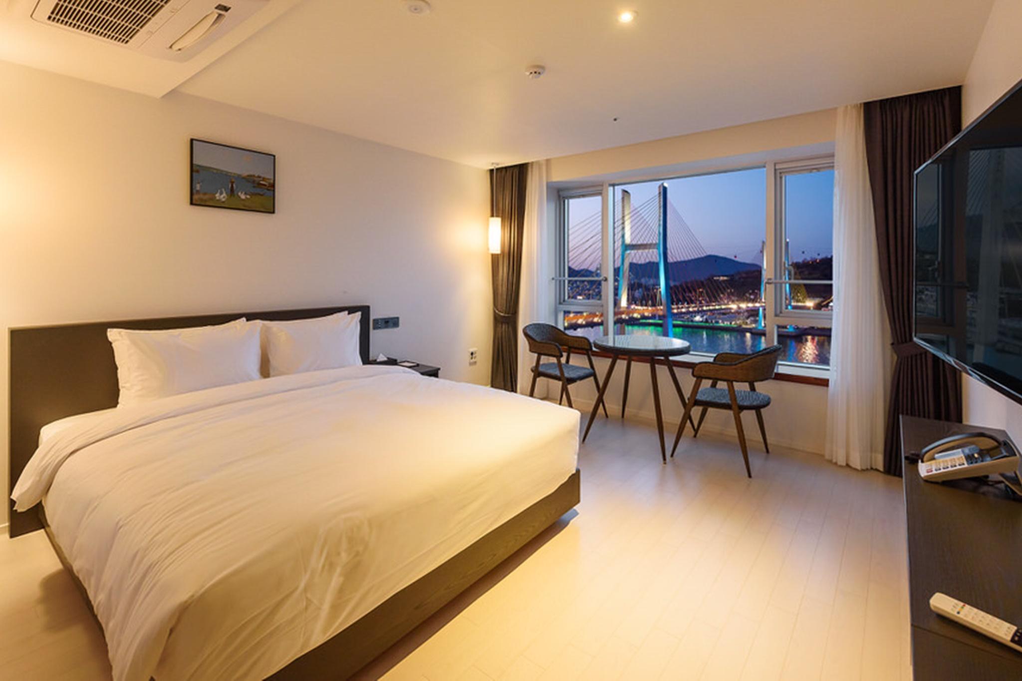 Bridge, Cruise, Art, Double Bed