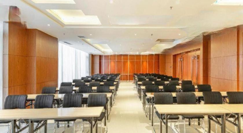 Jinjiang Inn Select (Metro Station Store of Genghis Khan Plaza in Hohhot) 39/48