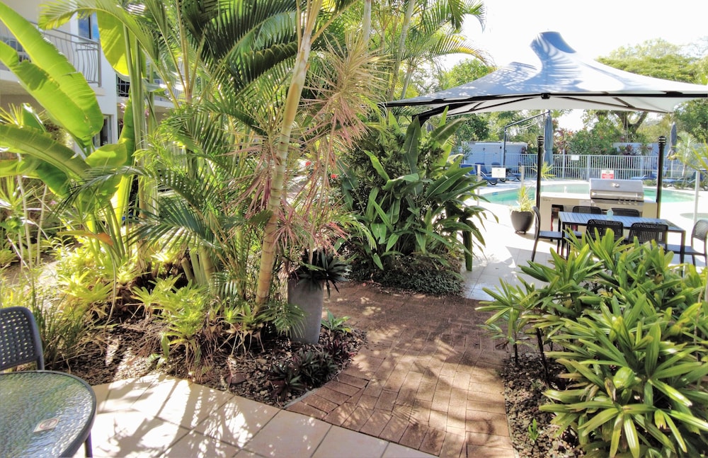 NOOSA RIVER RETREAT 20/23