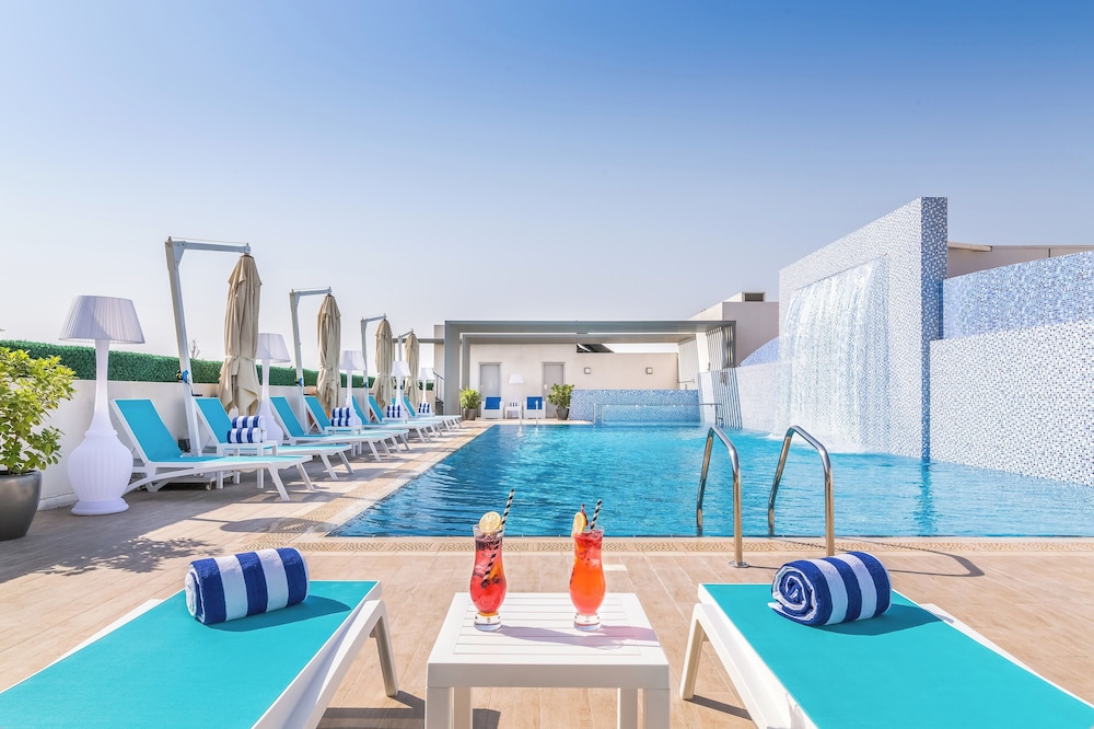 Central Inn Hotel & Suites Al Sadd 44/45