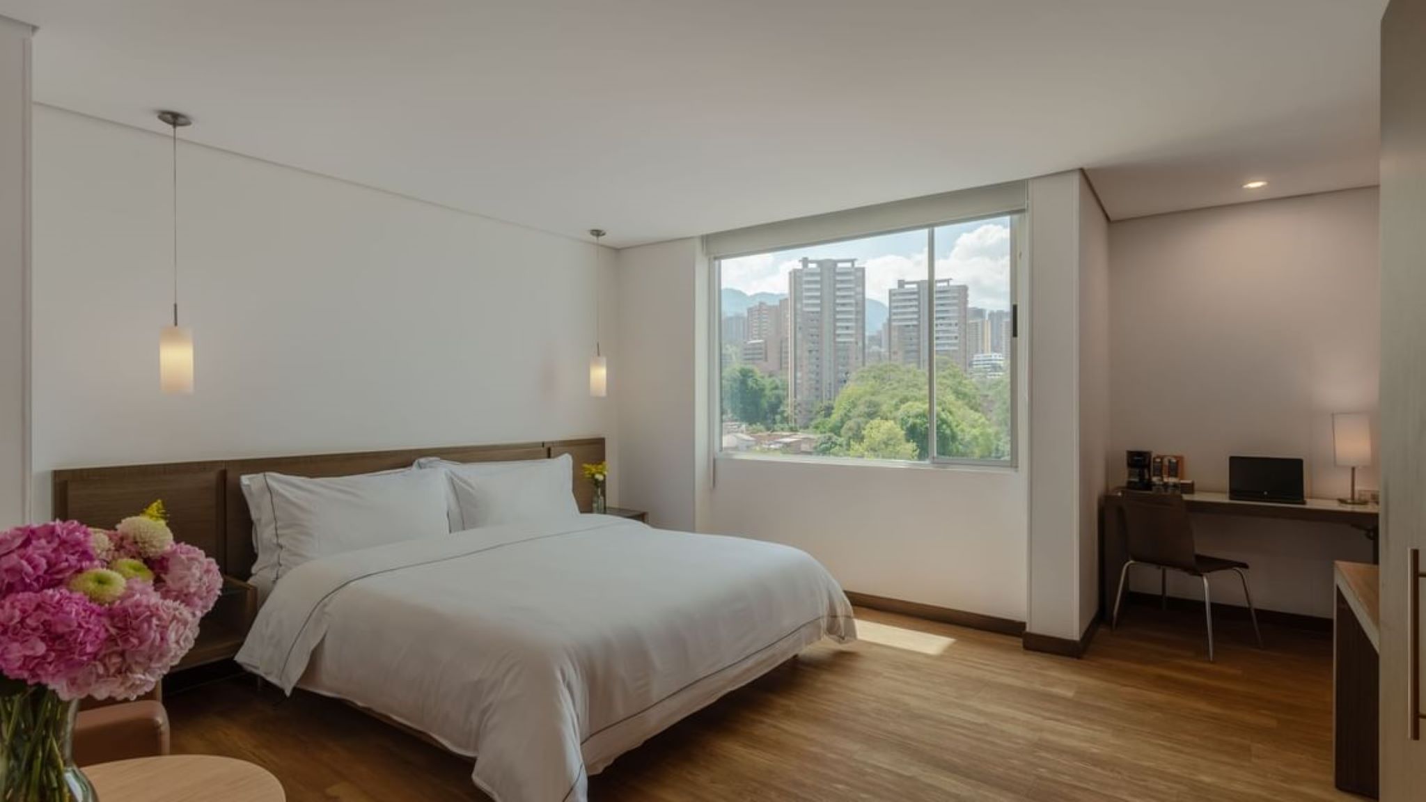 Plus, Queen Bed