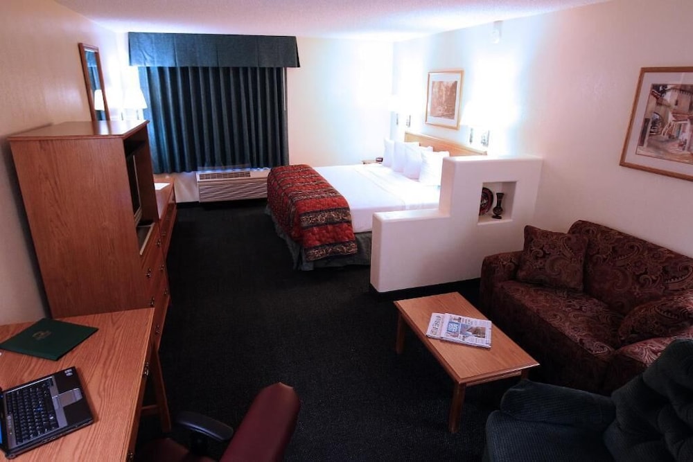 Gateway Studio Suites 35/54