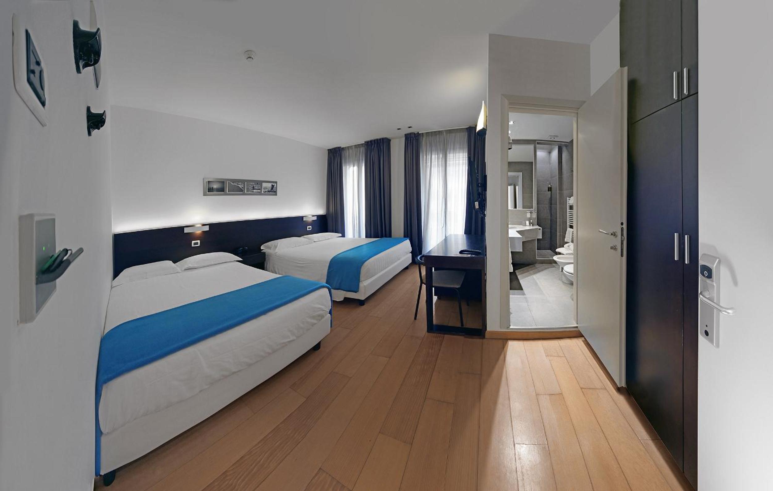 ROOM, 2 KING BEDS