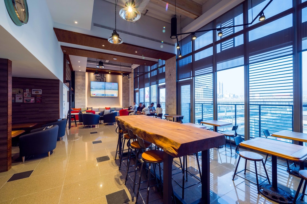 Watermark Hotel Kaohsiung Main Station 56/72