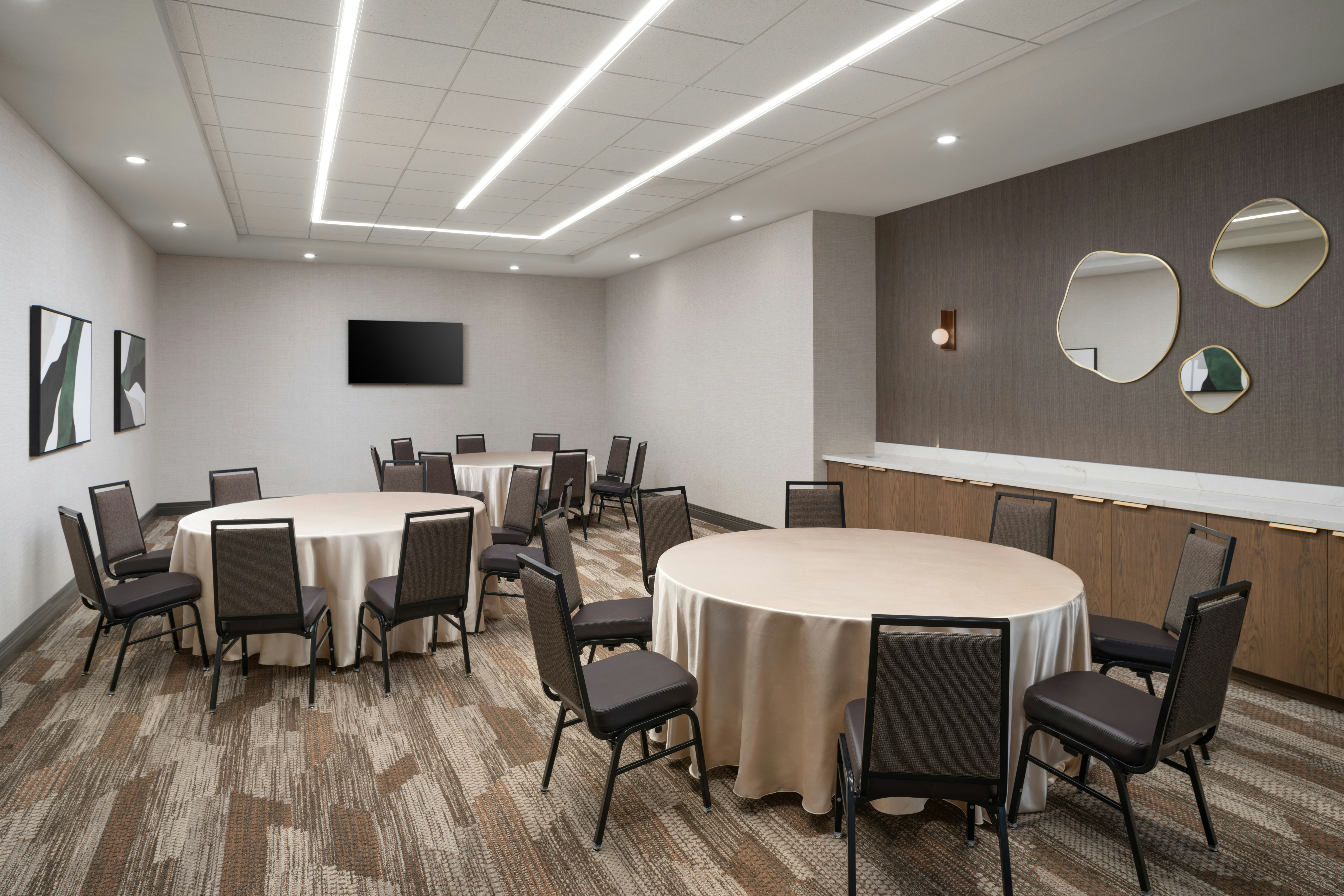 Embassy Suites by Hilton at Hot Springs Convention Center 18/23