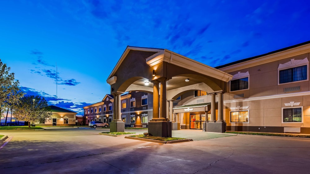 SURESTAY PLUS HOTEL BY BEST WESTERN QUANAH 1/28