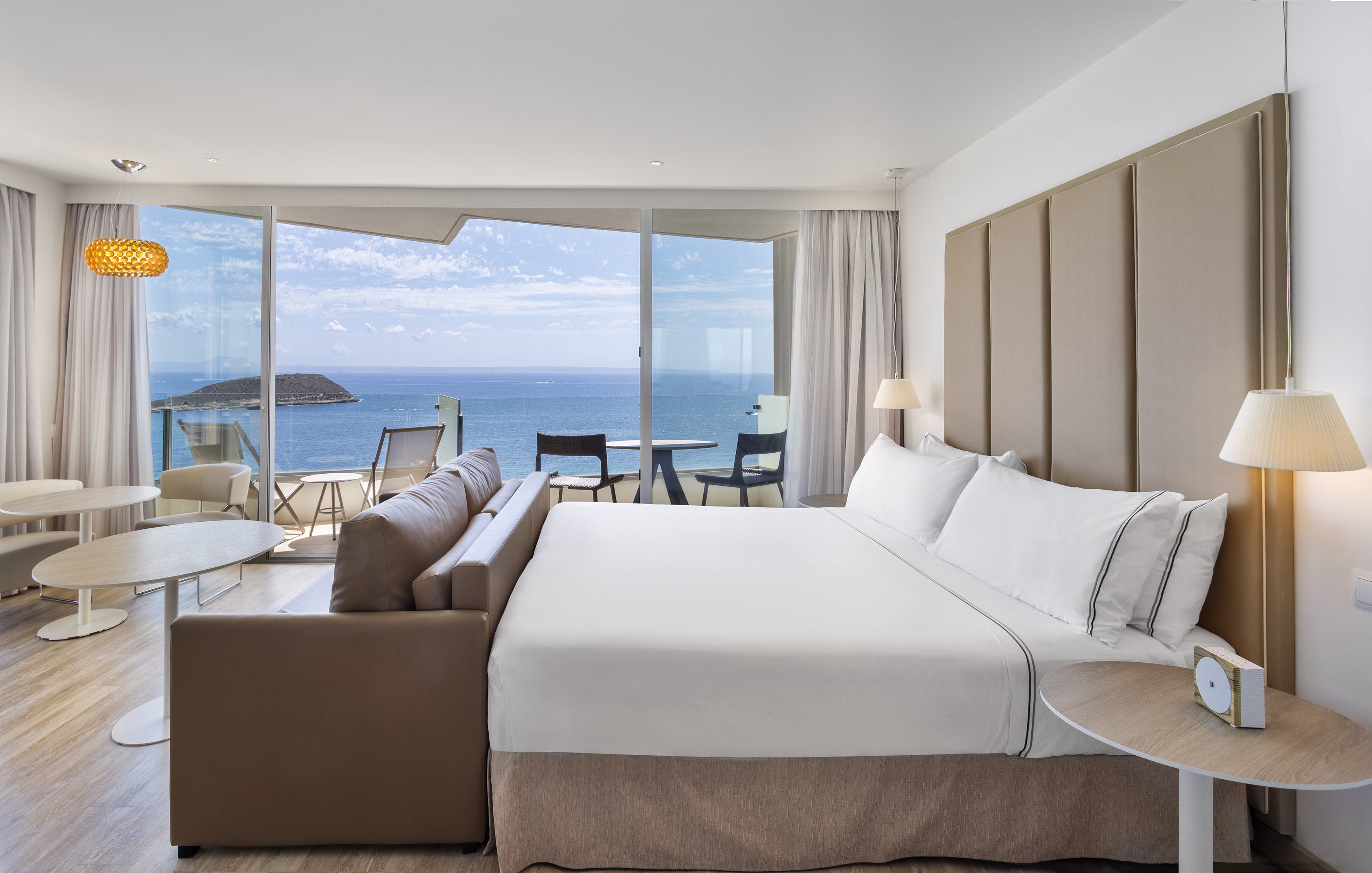Grand, the Level, Suite