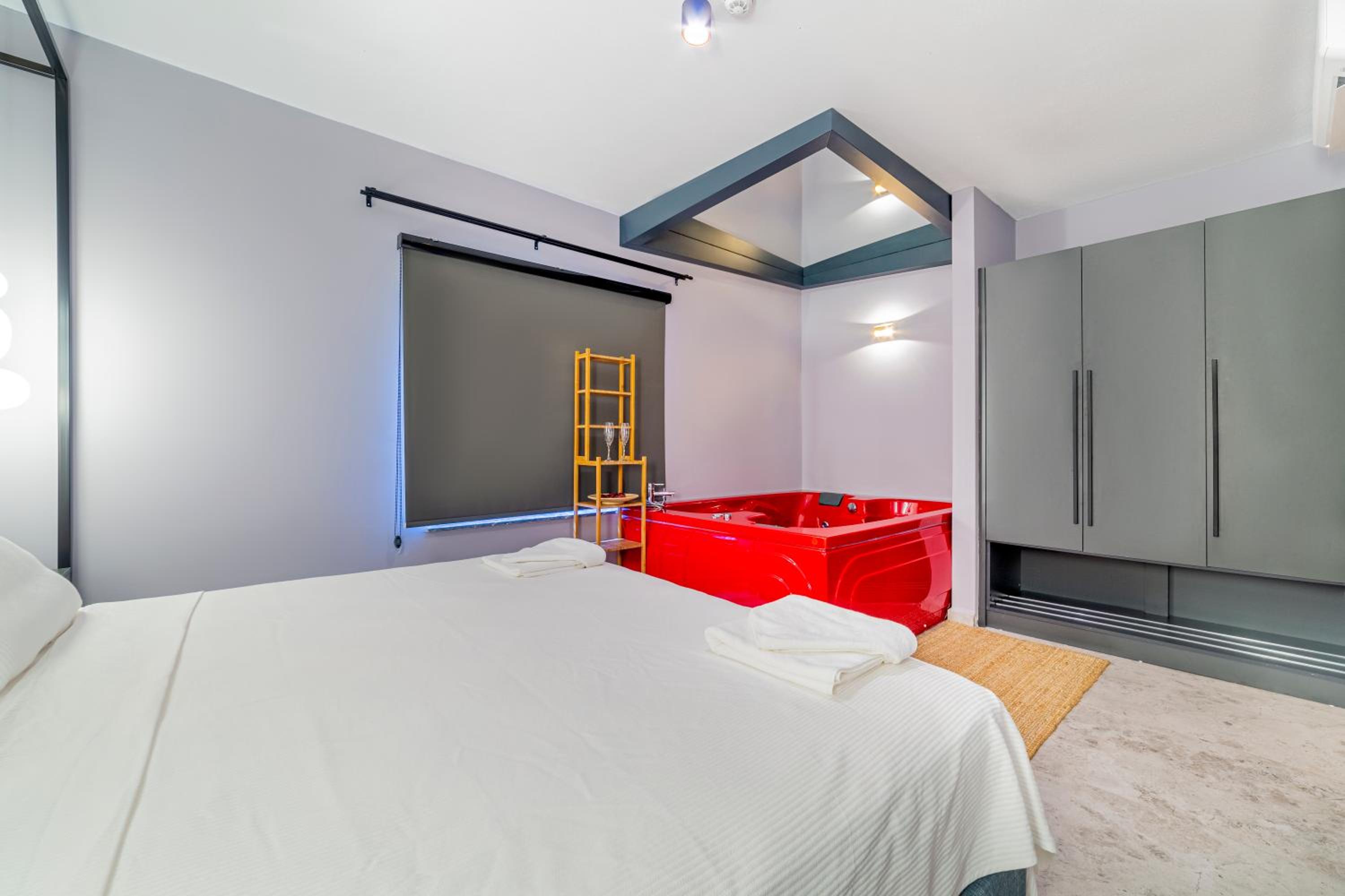 Room, King Bed, Mountain View