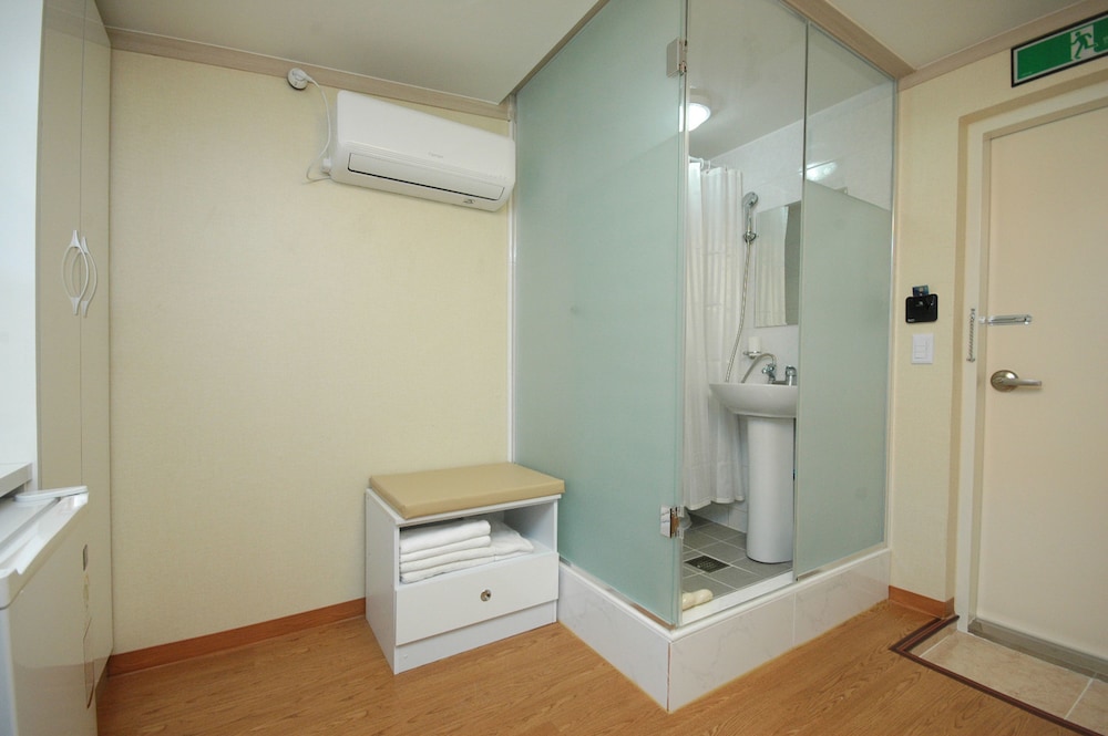 E Residence 25/25