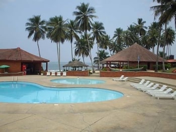 COCONUT GROVE BEACH RESORT in ELMINA