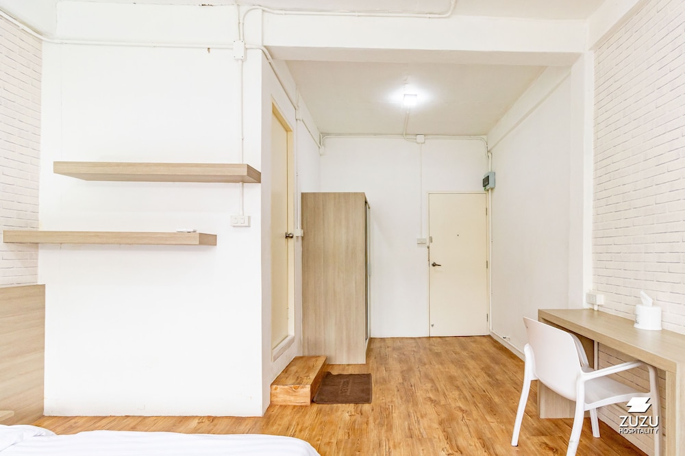 Ze Residence Bang Aor Station 33/34