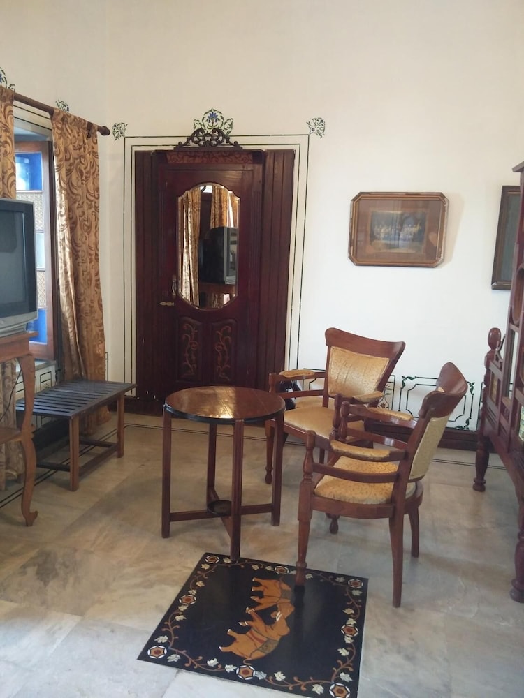 HOTEL RANGNIWAS PALACE 43/52
