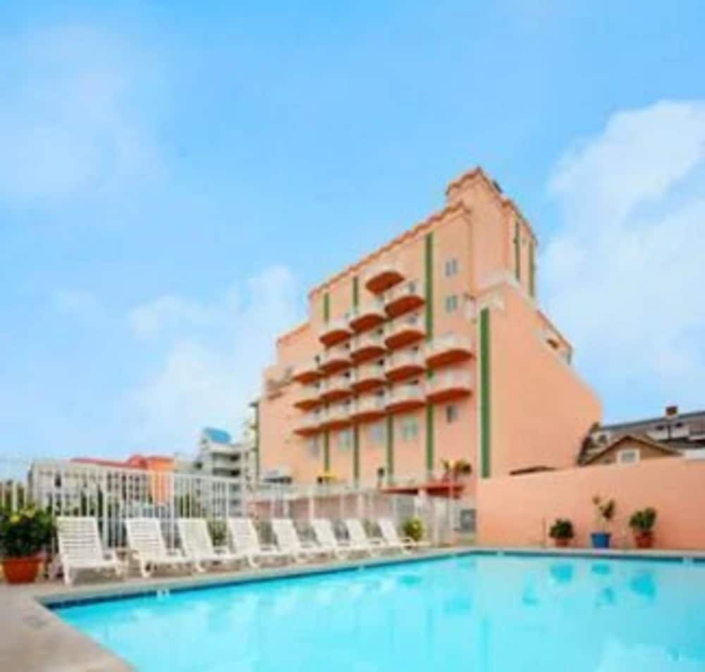 Paradise Plaza Inn 5/42