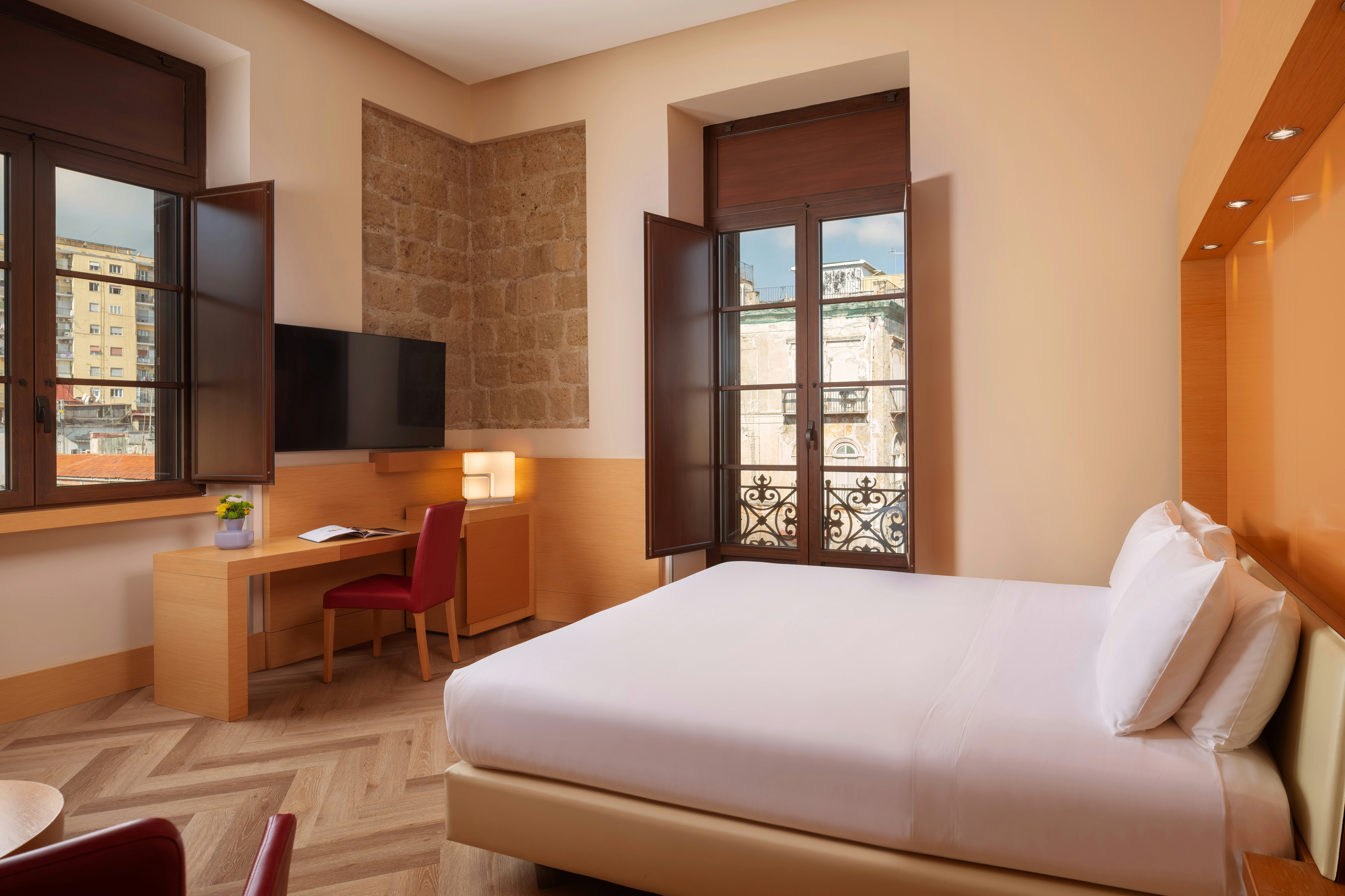 EXECUTIVE, DOUBLE BED