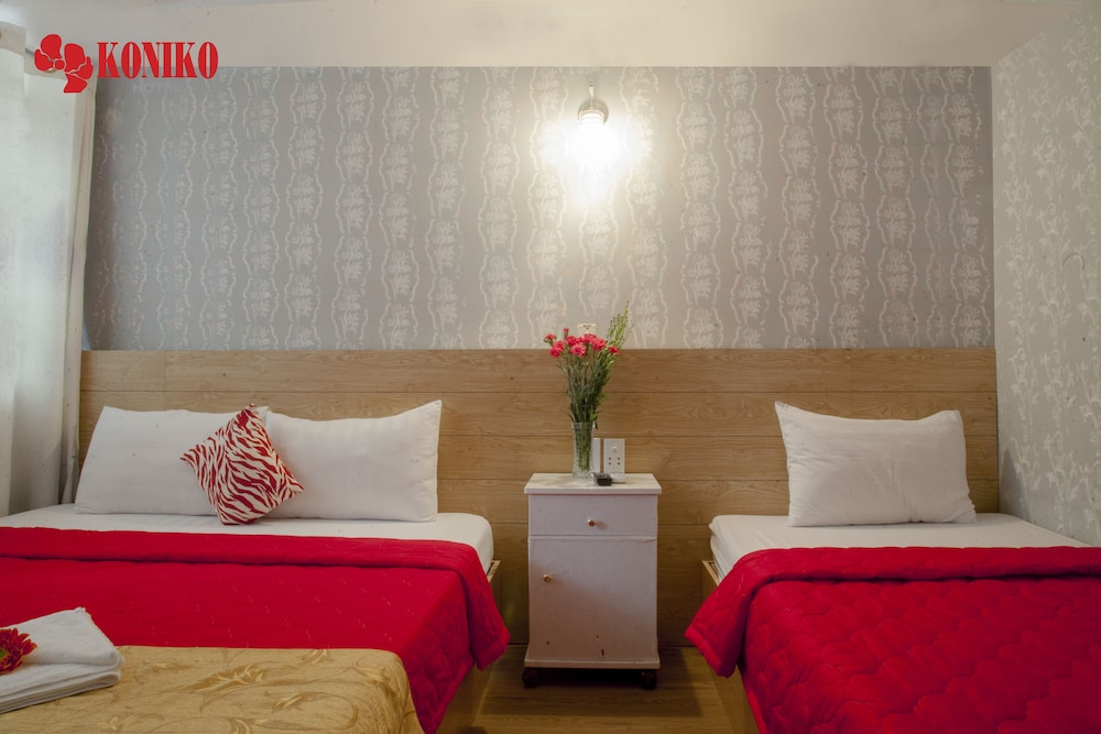 ROOM, TWIN BEDS