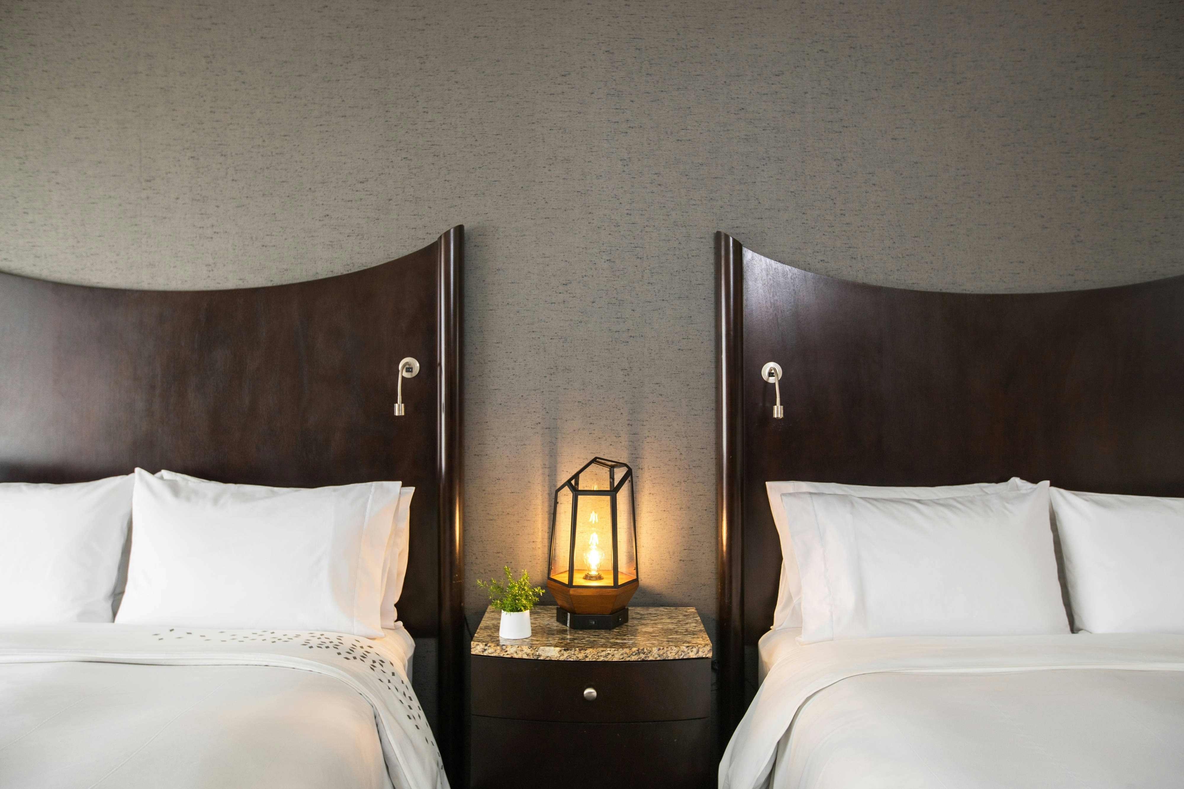 غرفة بسريرين كوين، Renaissance Raleigh North Hills Hotel 2/5