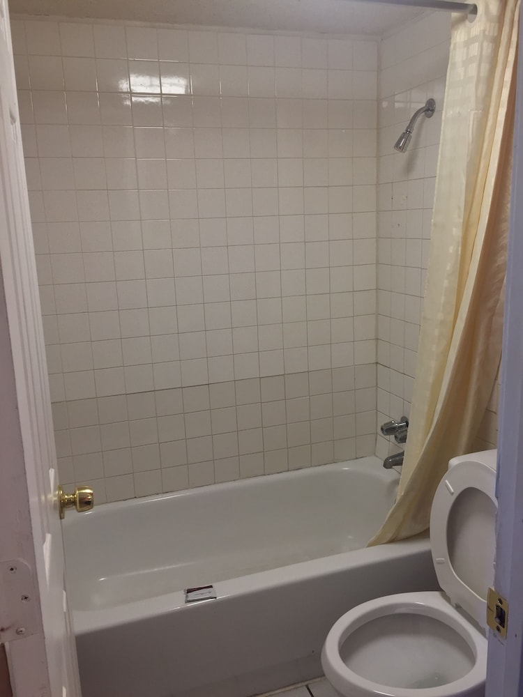 Budget Inn 7/43