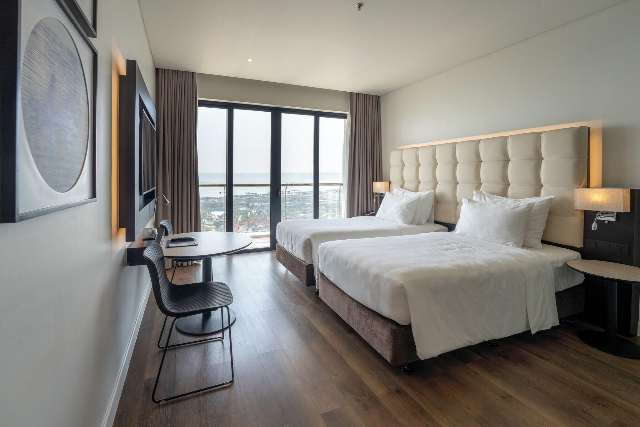 Deluxe, Bay View