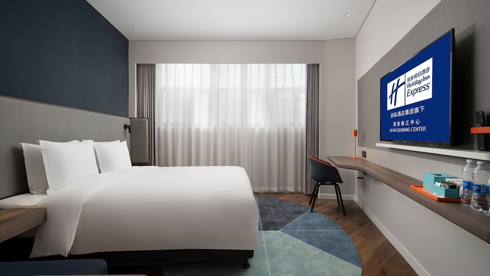 Standard, King Bed, Extra Floor Space، Holiday Inn Express Xi'an Qujiang Center 2/3