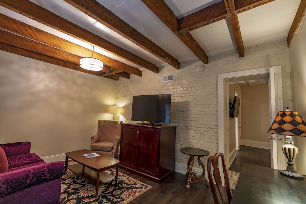 Dauphine Orleans Hotel 43/60