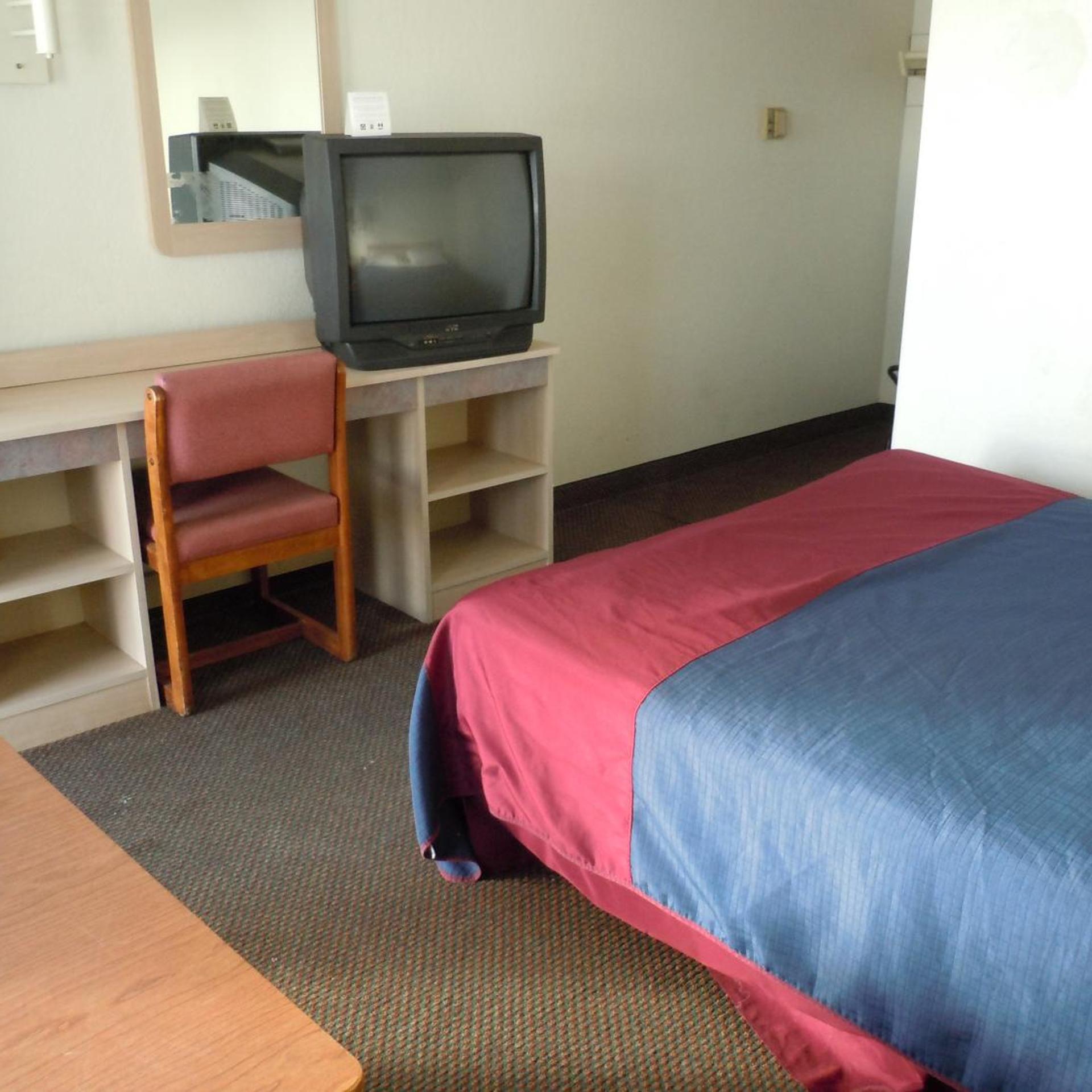 Travelodge by Wyndham Grand Rapids North 12/27
