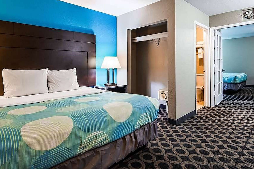 Travelodge by Wyndham San Antonio Downtown Northeast 9/35
