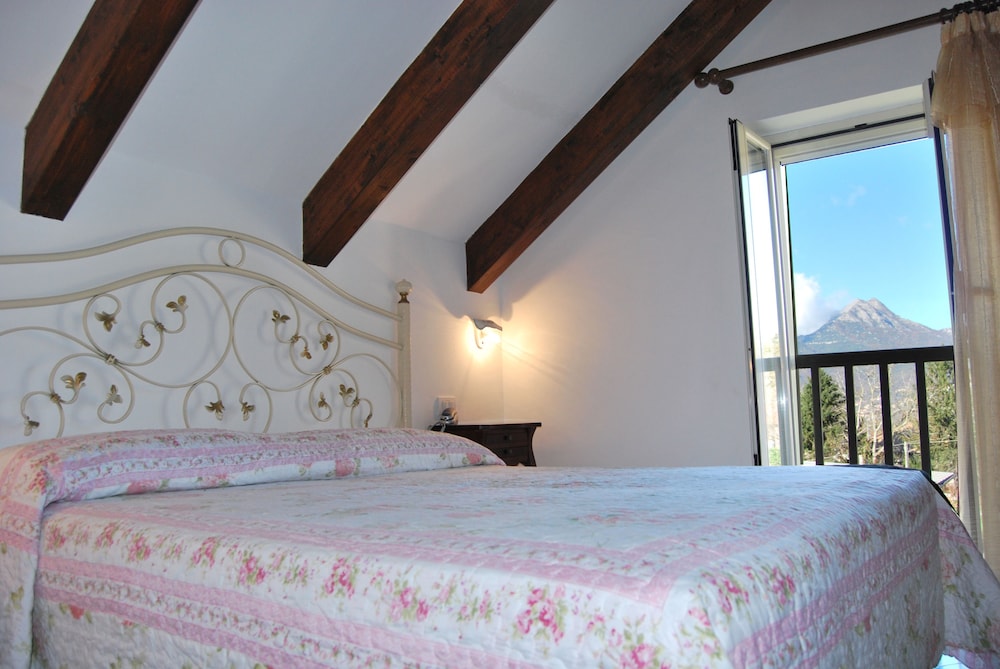 ROOM, DOUBLE BED