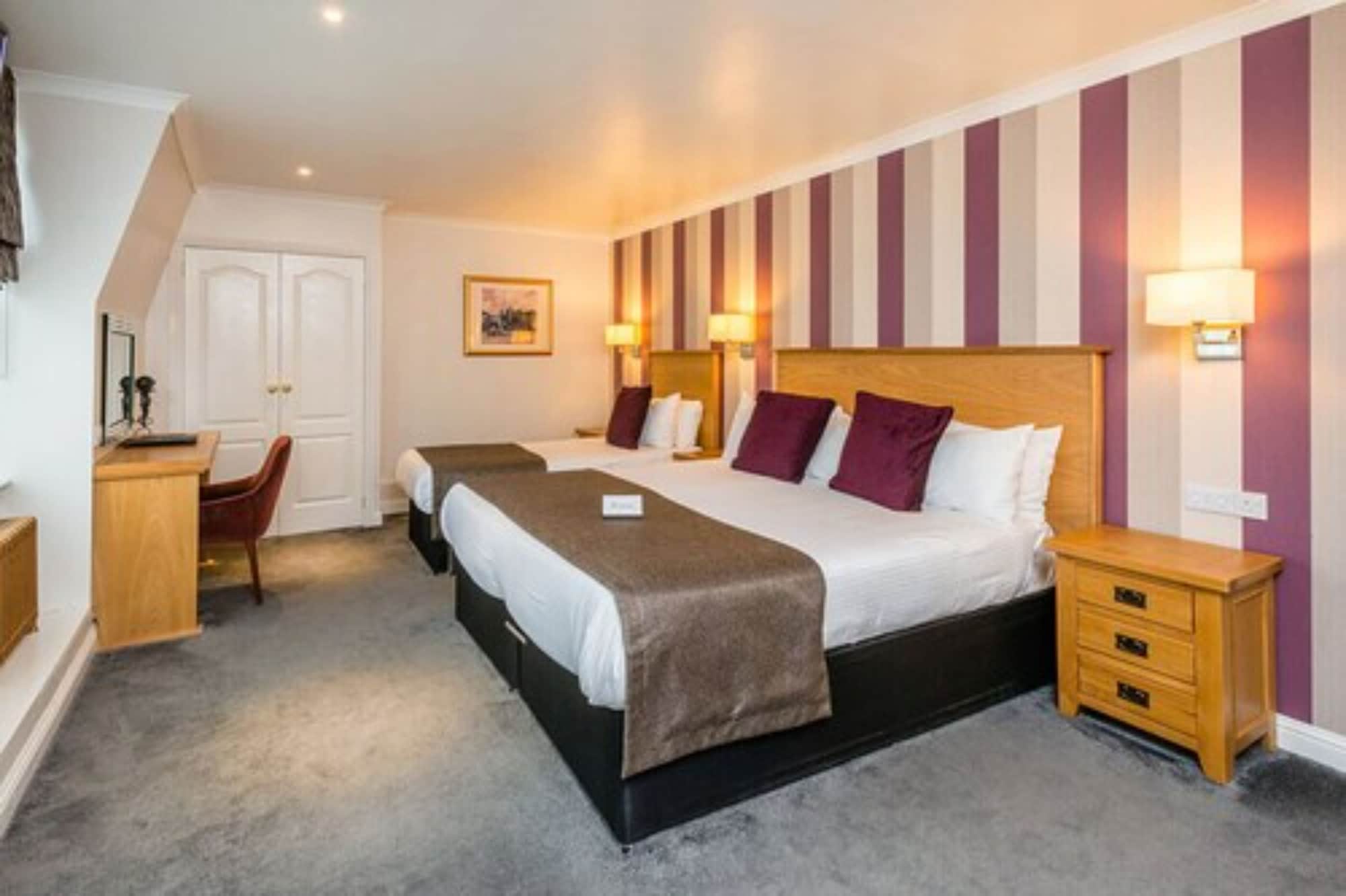 FAMILY, MULTIPLE BEDS