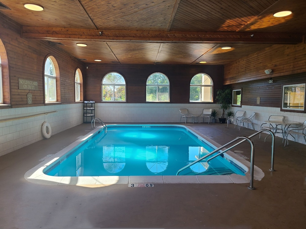 Galesburg Inn and Suites 5/42