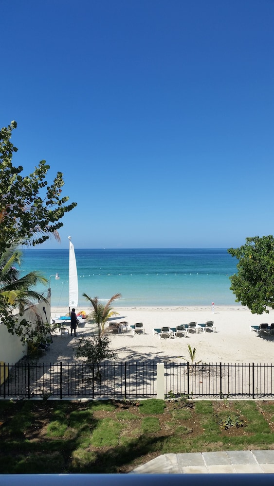 Charela Inn Hotel 5/51