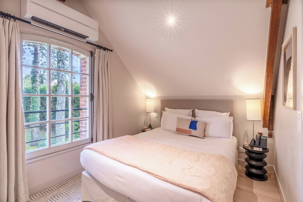 Deluxe, Suite, King Bed, Sofa