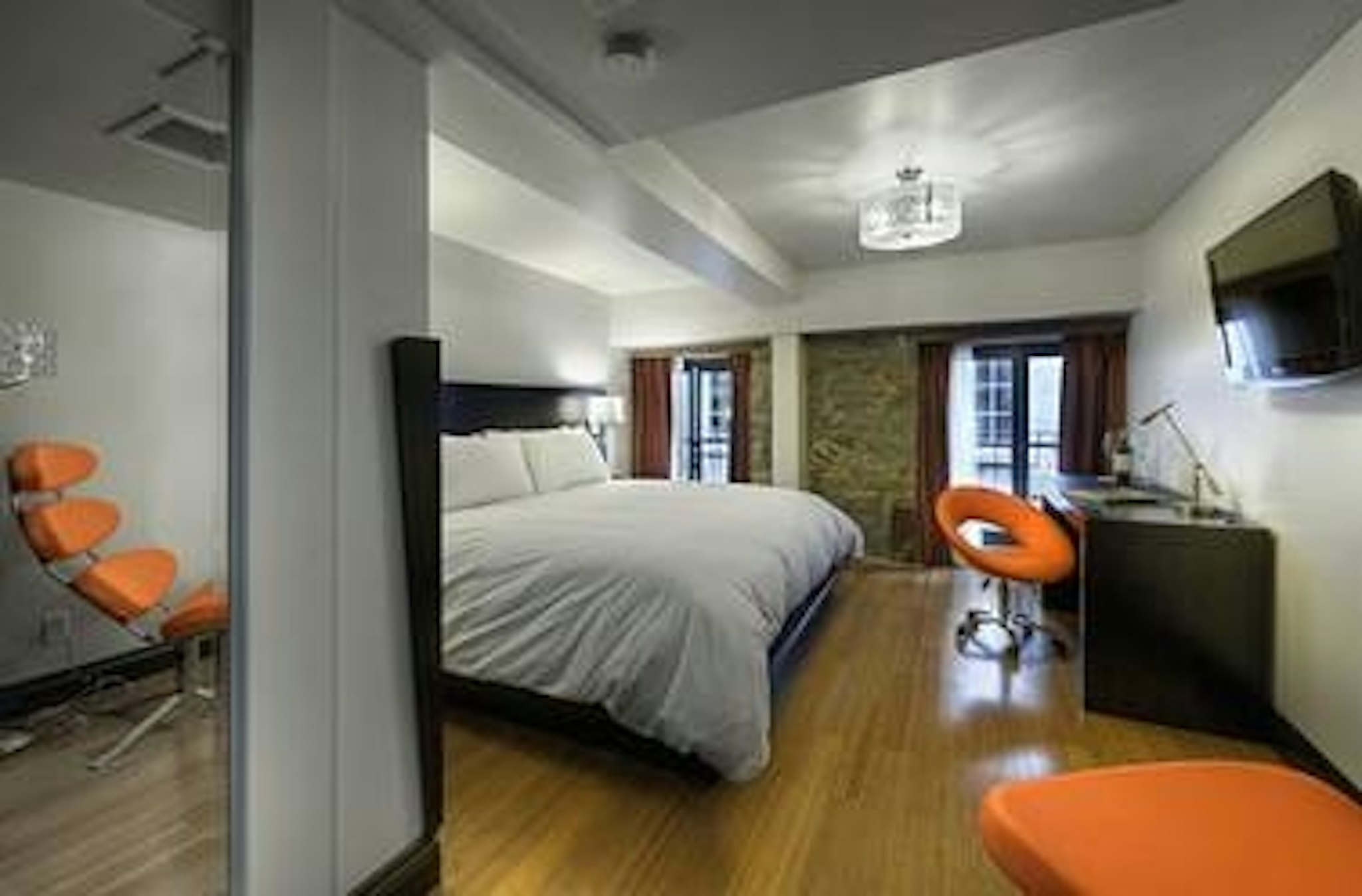 Le Petit Hotel 10/58