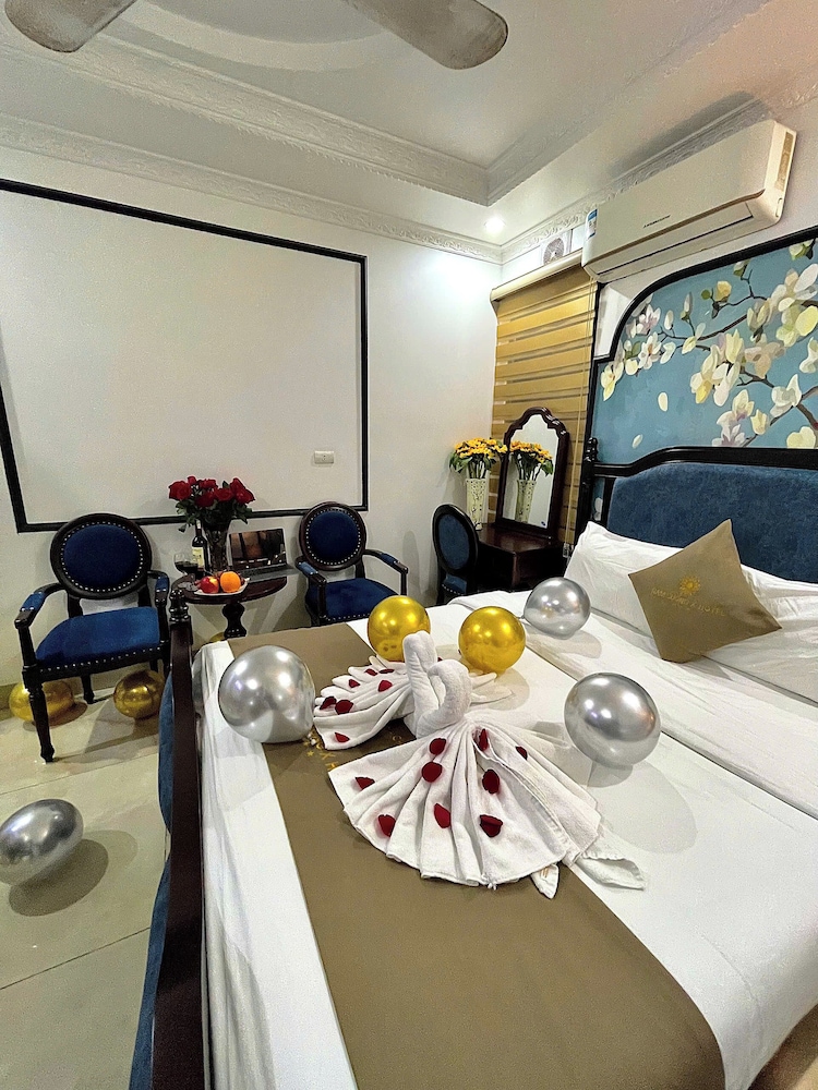 Nam Cuong X Hotel 40/50