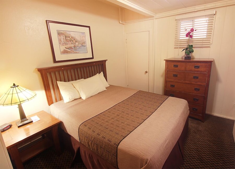 2 Bedrooms, Standard, Murphy Bed, Queen Bed, Kitchen