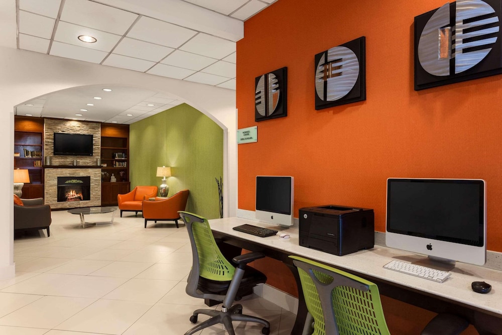 Country Inn & Suites By Radisson Nashville Airport TN 64/70